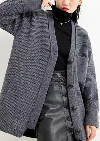 Well Tailored Cardigan with a Graceful Silhouette