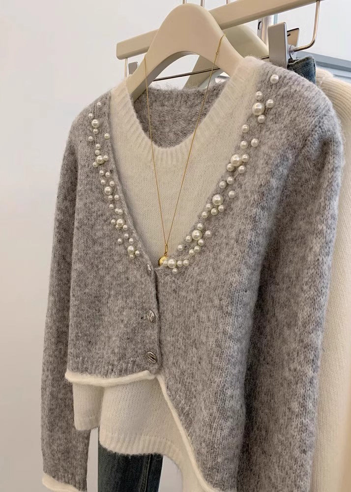 Well Tailored Sweater with a Graceful Silhouette