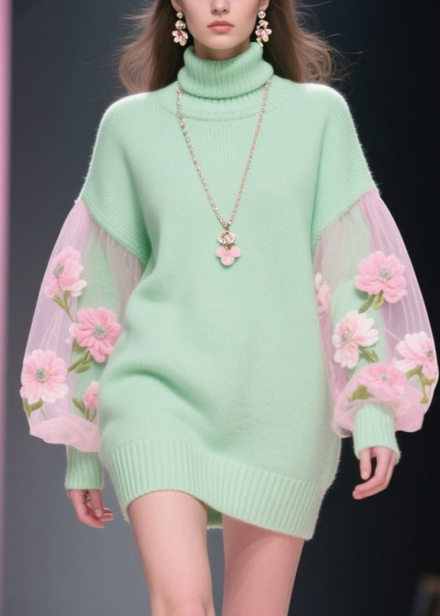 Well Tailored Sweater with a Graceful Silhouette