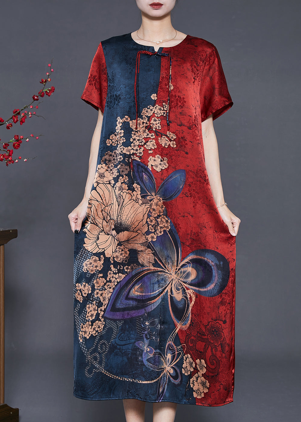 Beautifully Finished Dress in a Timeless Design
