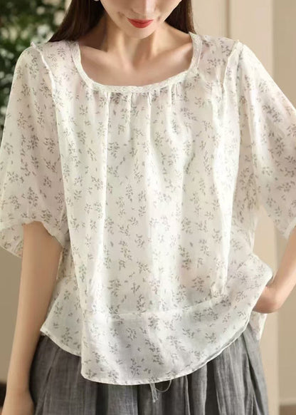 Classic Vintage Blouse with a Flattering Fit