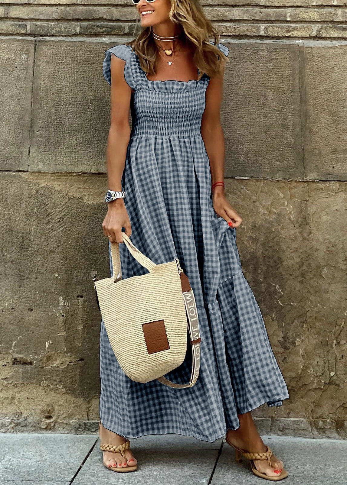 Beautifully Finished Dress in a Timeless Design