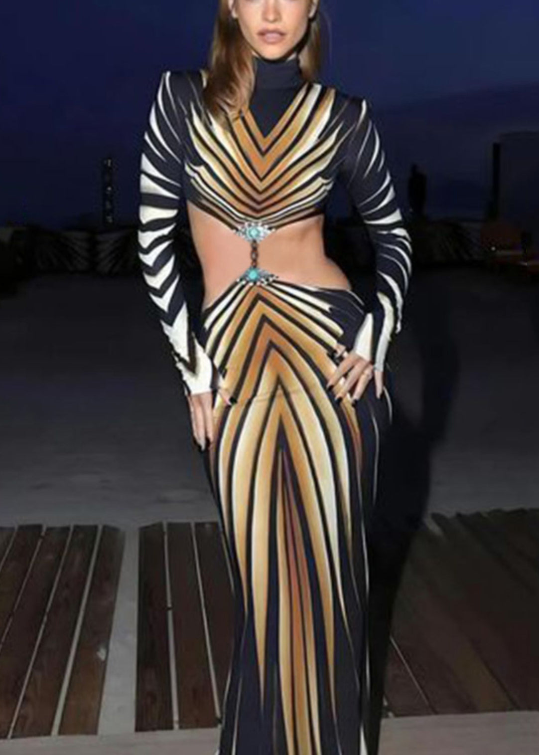 Effortlessly Elegant Dress with a Timeless Design