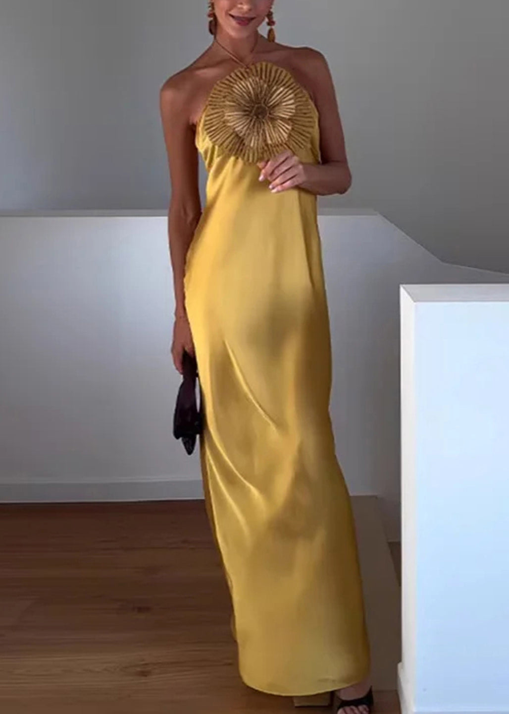 Well Tailored Dress with a Graceful Silhouette