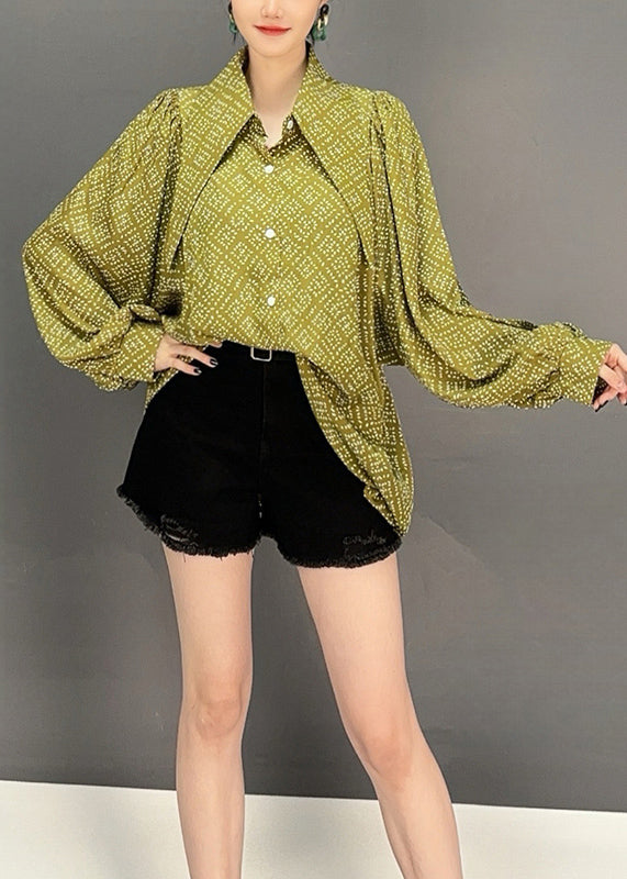 Sophisticated Blouse with a Clean Classic Look