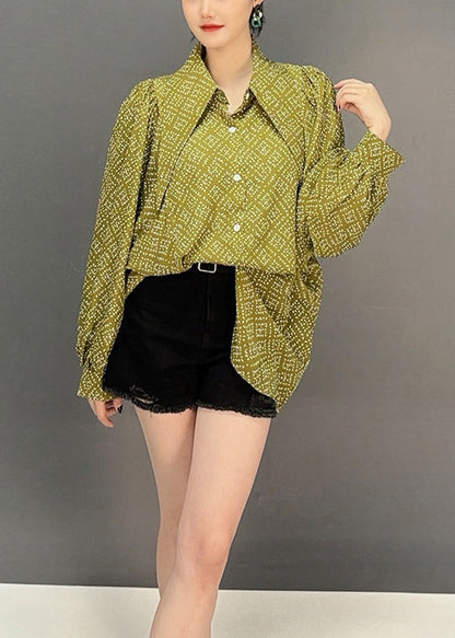 Sophisticated Blouse with a Clean Classic Look