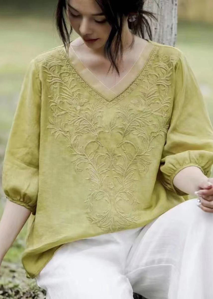 Well Tailored Top with a Graceful Silhouette