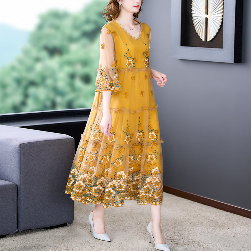 Effortlessly Elegant Dress with a Timeless Design
