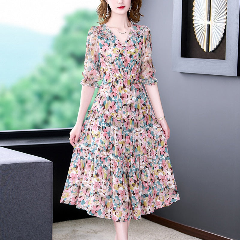 Effortlessly Elegant Dress with a Timeless Design