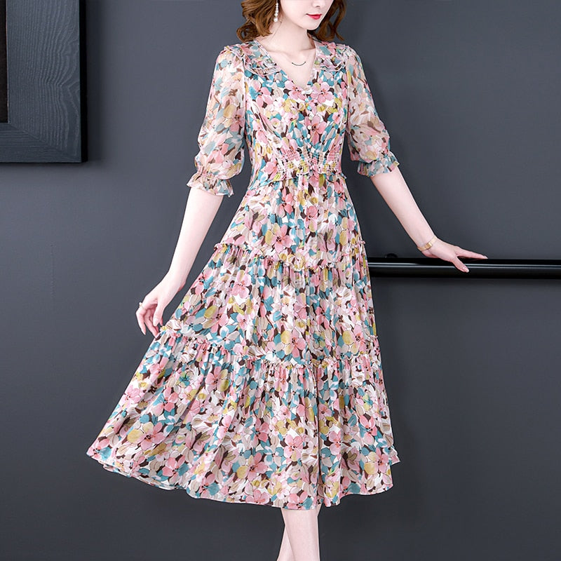 Effortlessly Elegant Dress with a Timeless Design