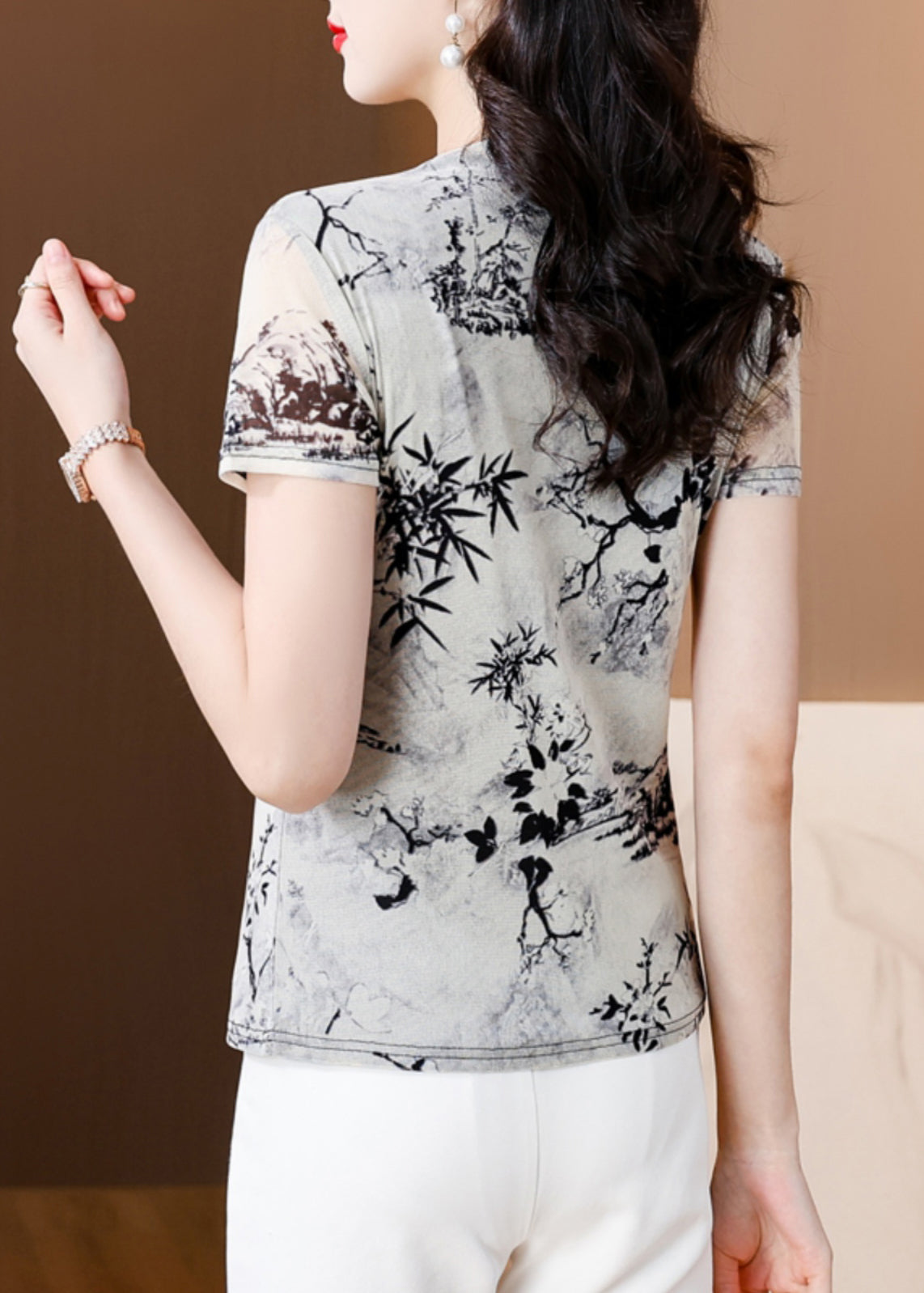 Classic Vintage Shirt with a Flattering Fit