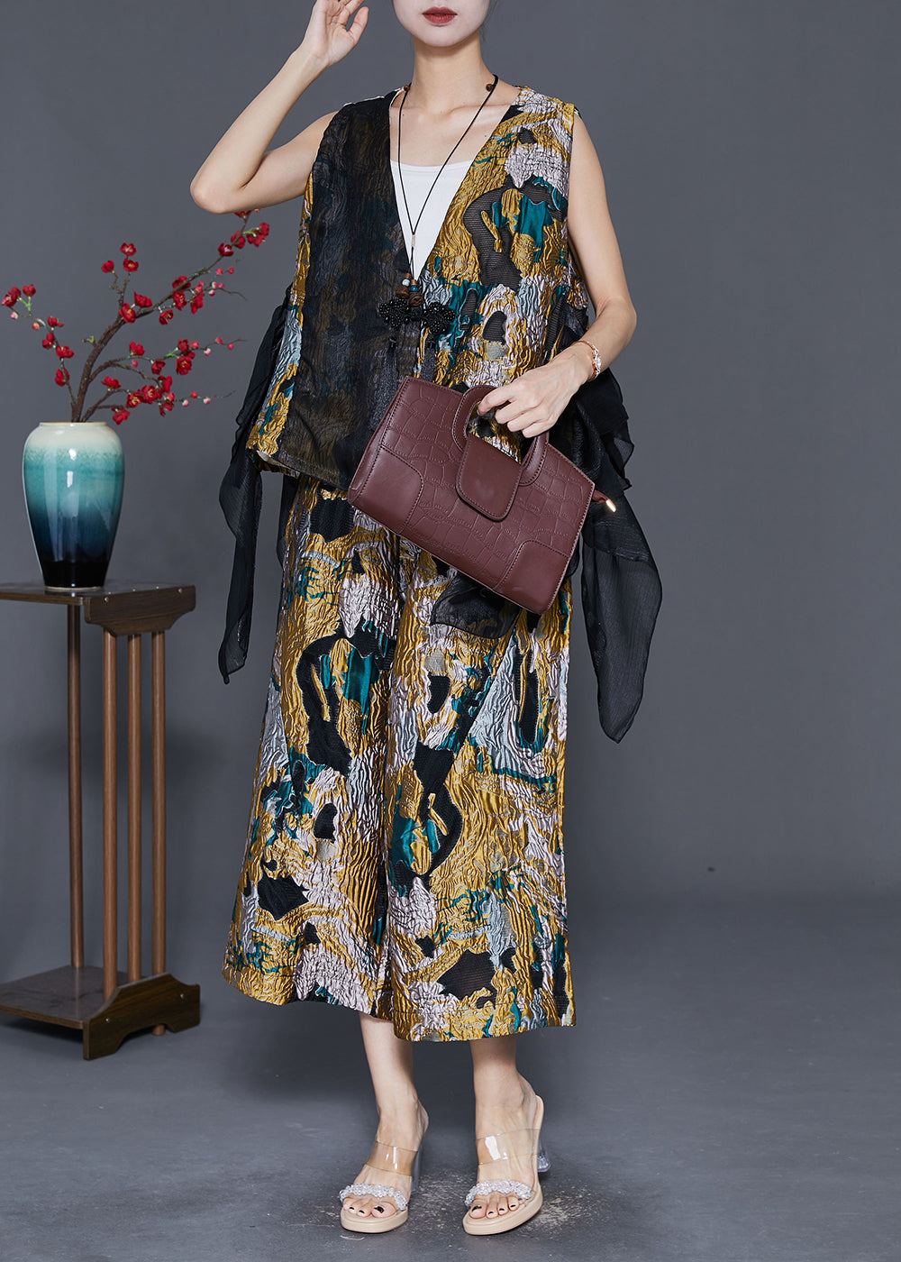 Effortlessly Elegant Garment with a Timeless Design