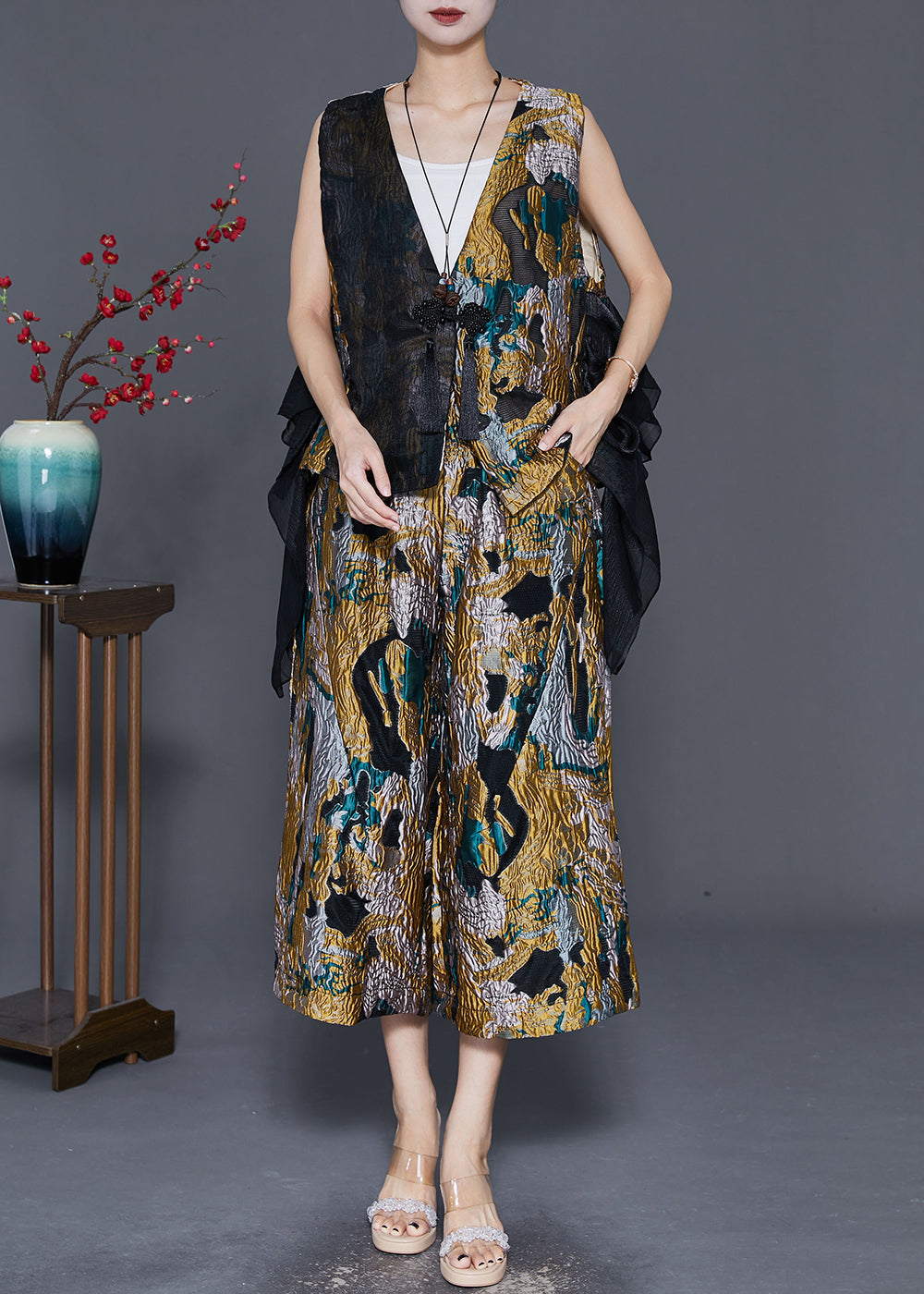 Effortlessly Elegant Garment with a Timeless Design
