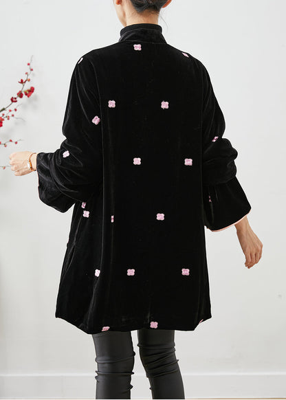 Well Tailored Coat with a Graceful Silhouette