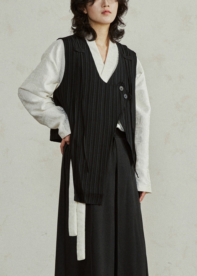 Well Tailored Coat with a Graceful Silhouette