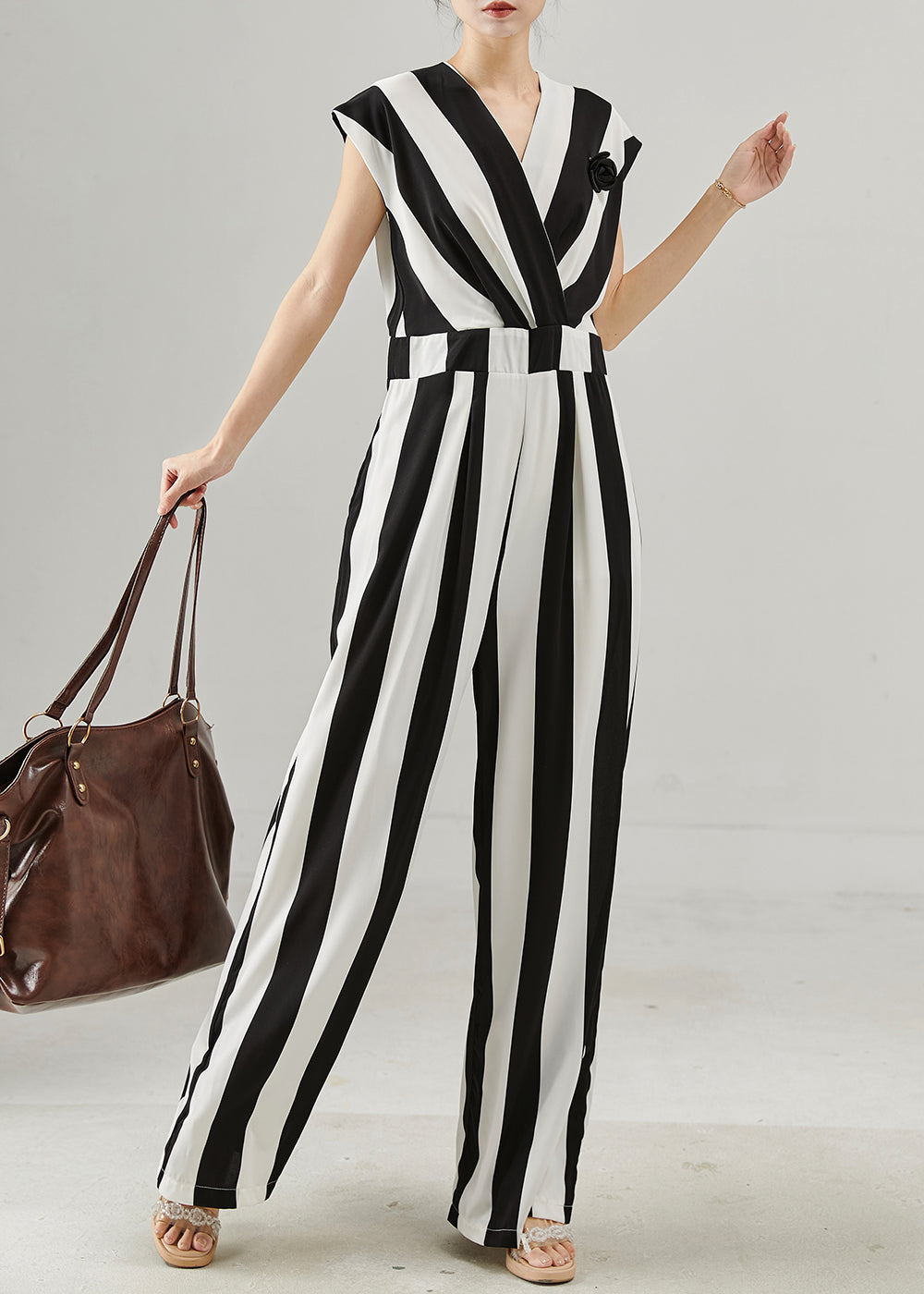 Effortlessly Elegant Garment with a Timeless Design