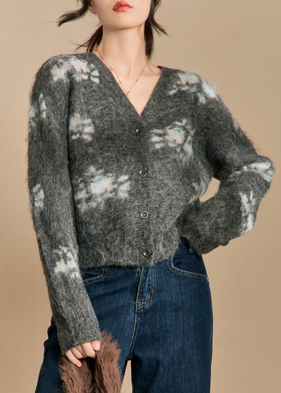 Well Tailored Sweater with a Graceful Silhouette