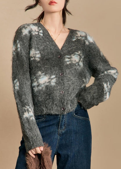 Well Tailored Sweater with a Graceful Silhouette