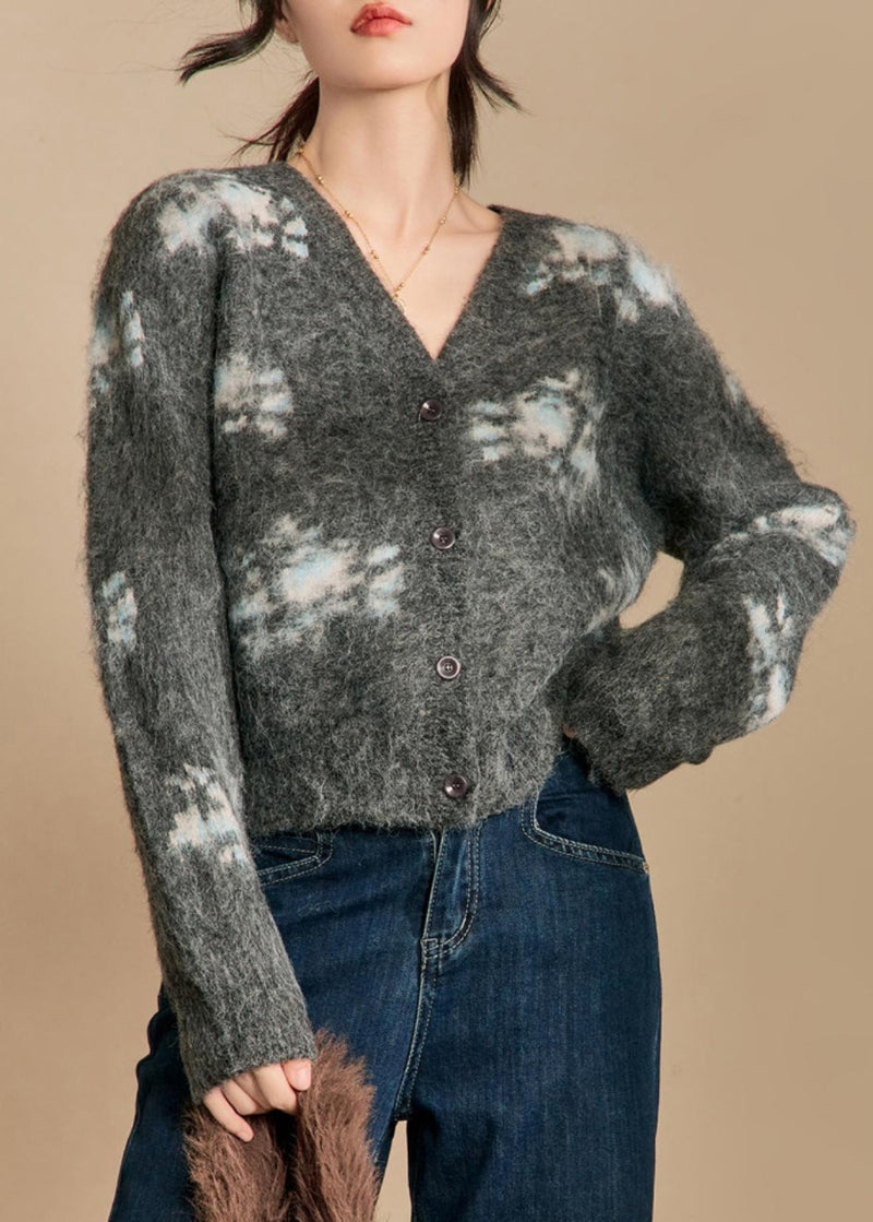 Well Tailored Sweater with a Graceful Silhouette