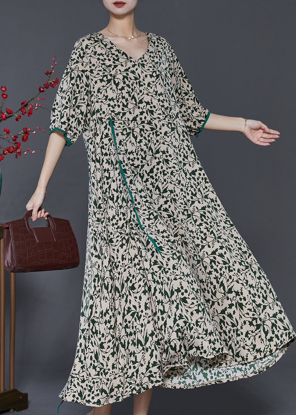 Effortlessly Elegant Dress with a Timeless Design
