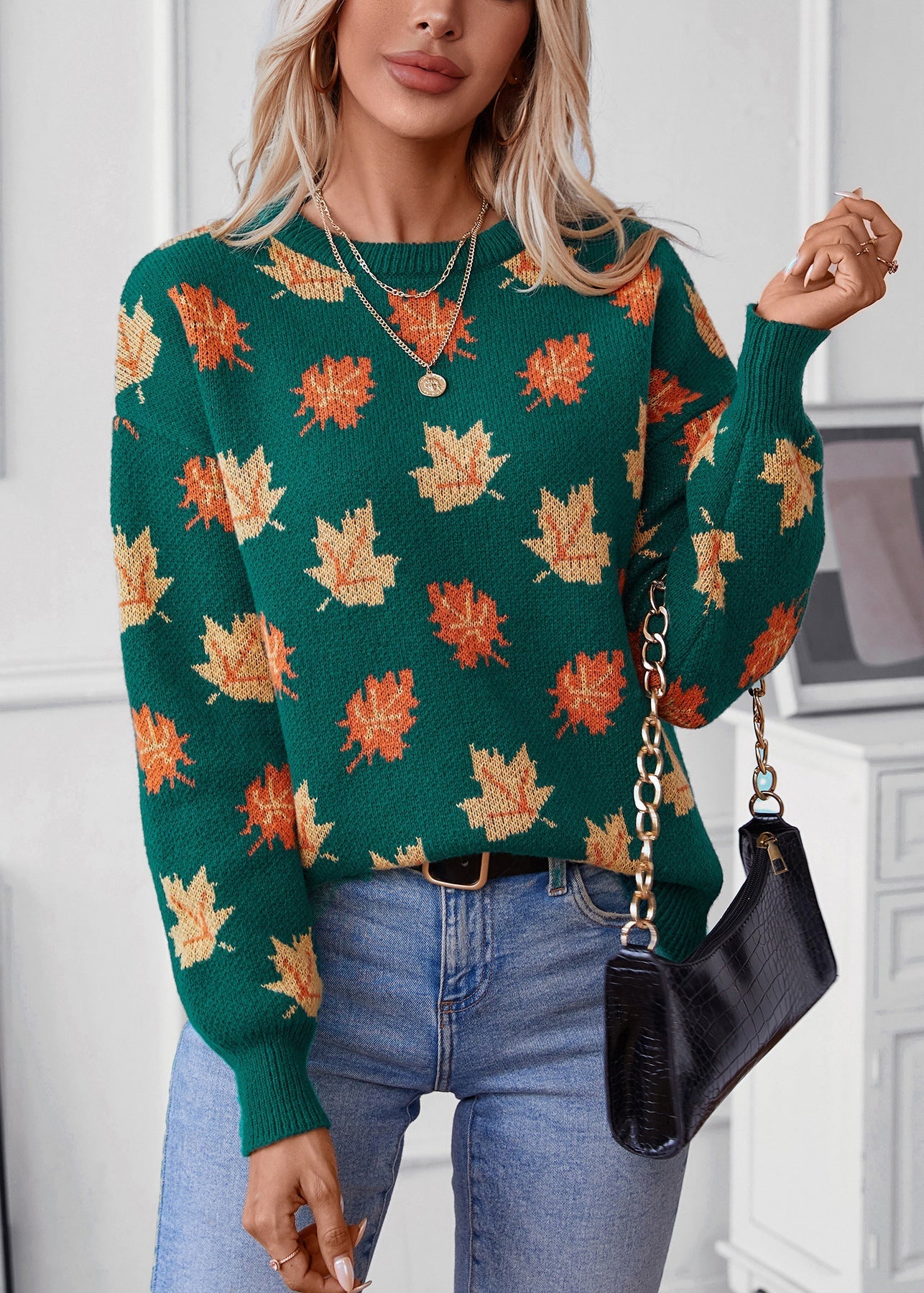 Well Tailored Sweater with a Graceful Silhouette