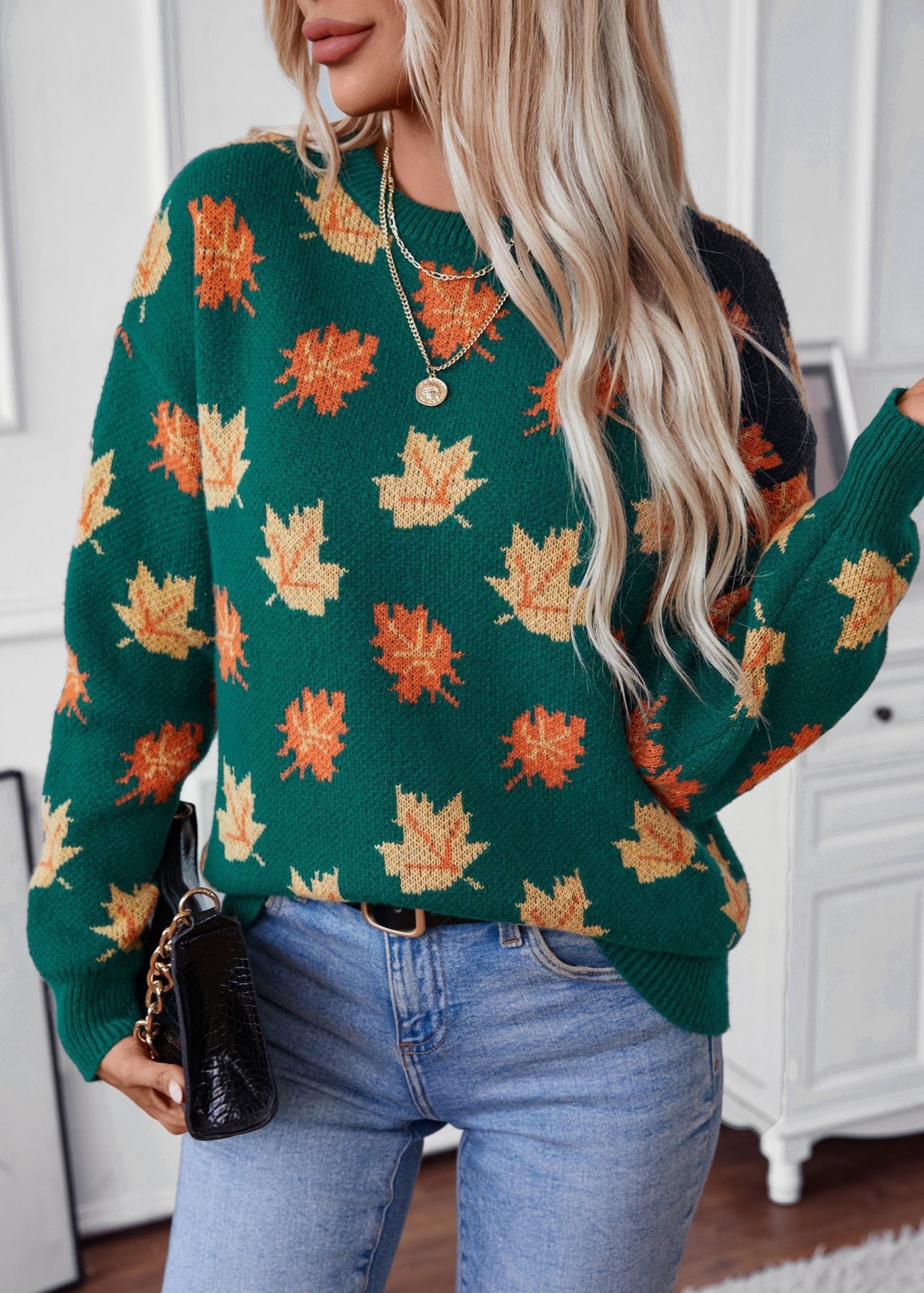 Well Tailored Sweater with a Graceful Silhouette