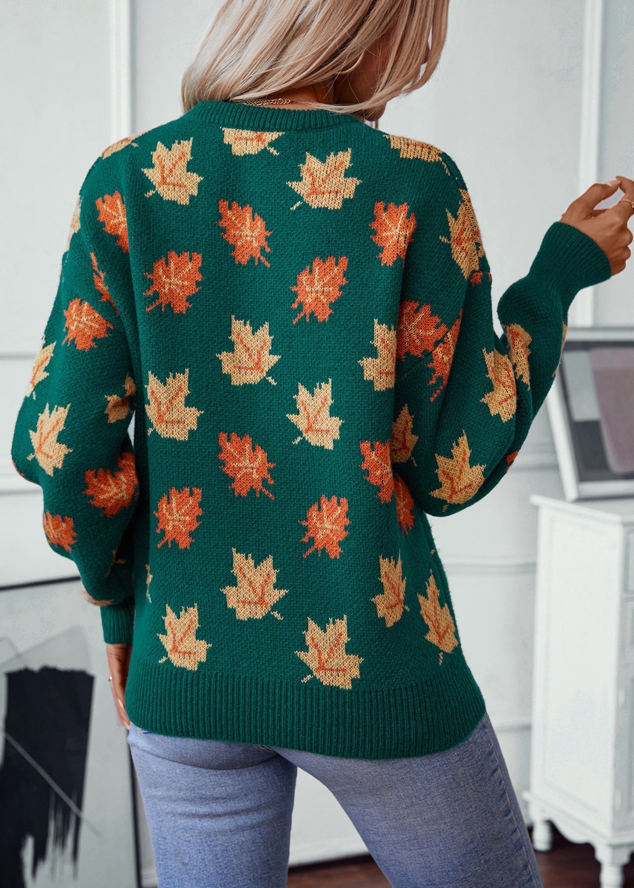 Well Tailored Sweater with a Graceful Silhouette