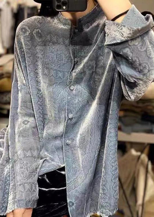 Classic Vintage Shirt with a Flattering Fit