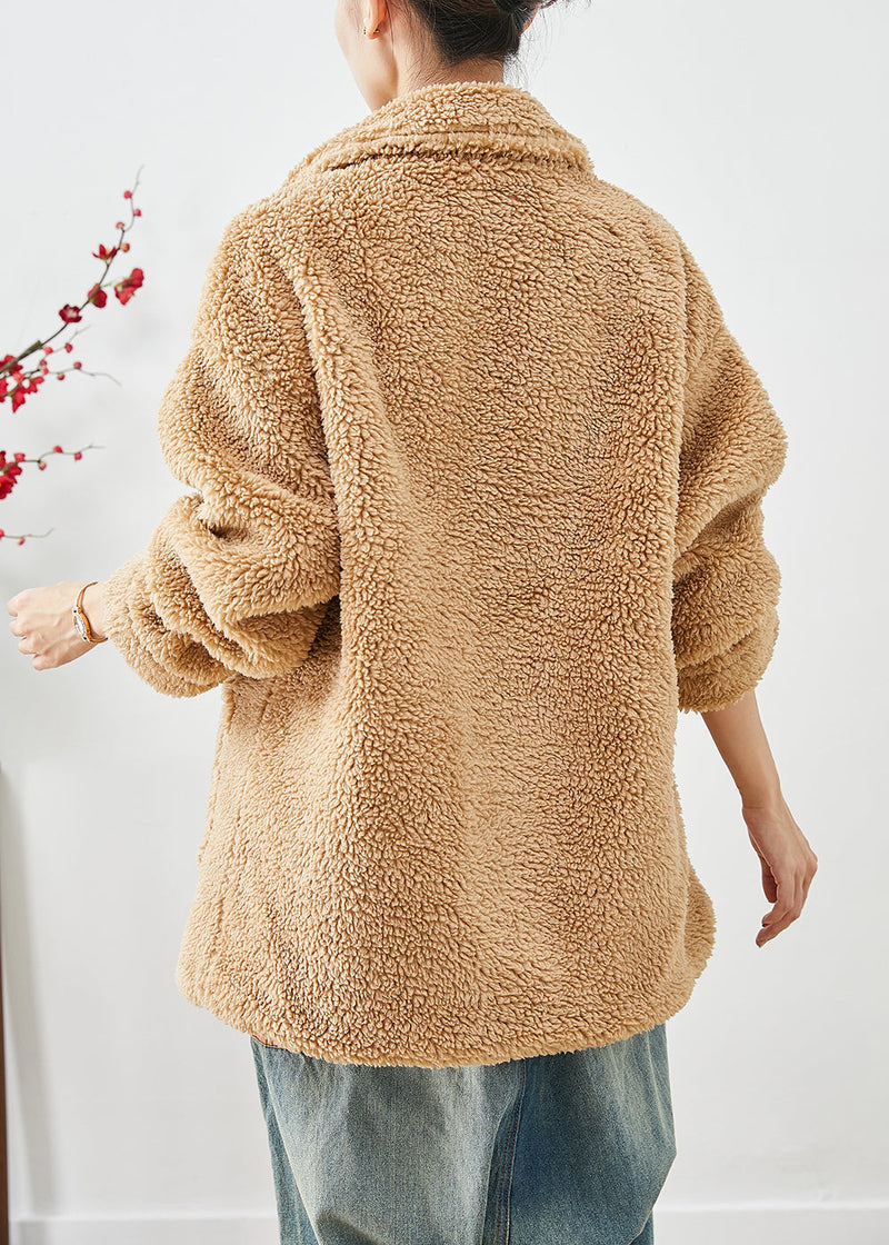 Well Tailored Coat with a Graceful Silhouette