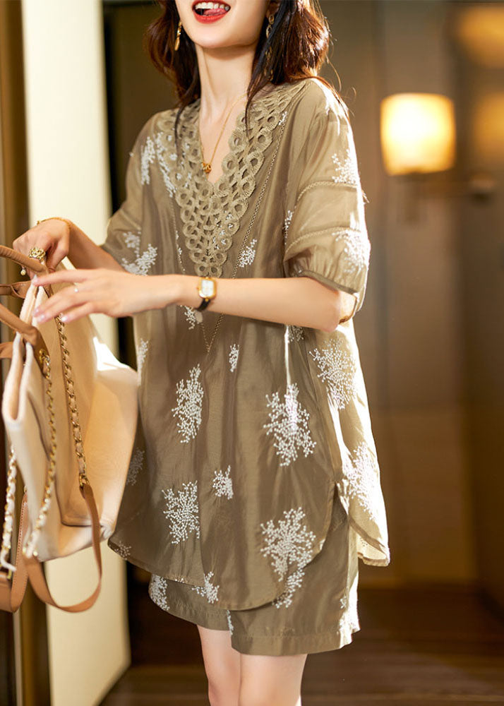 Effortlessly Elegant Top with a Timeless Design
