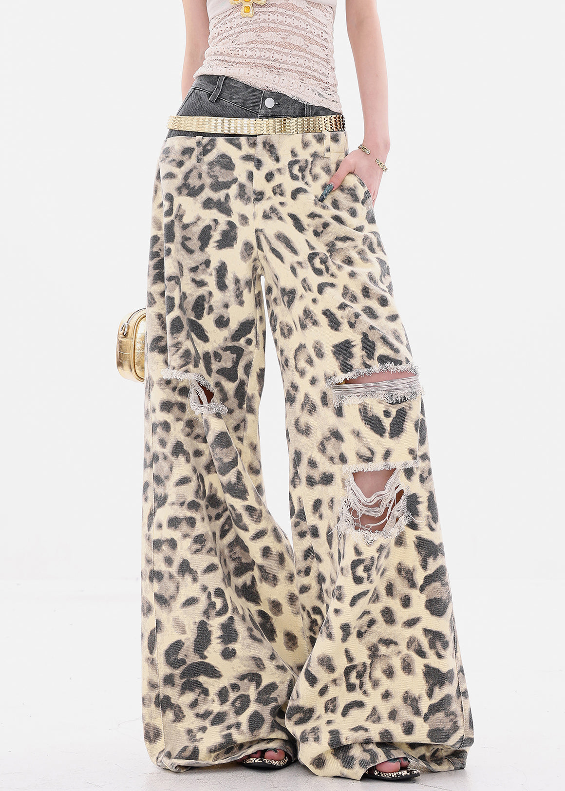 Well Tailored Pants with a Graceful Silhouette