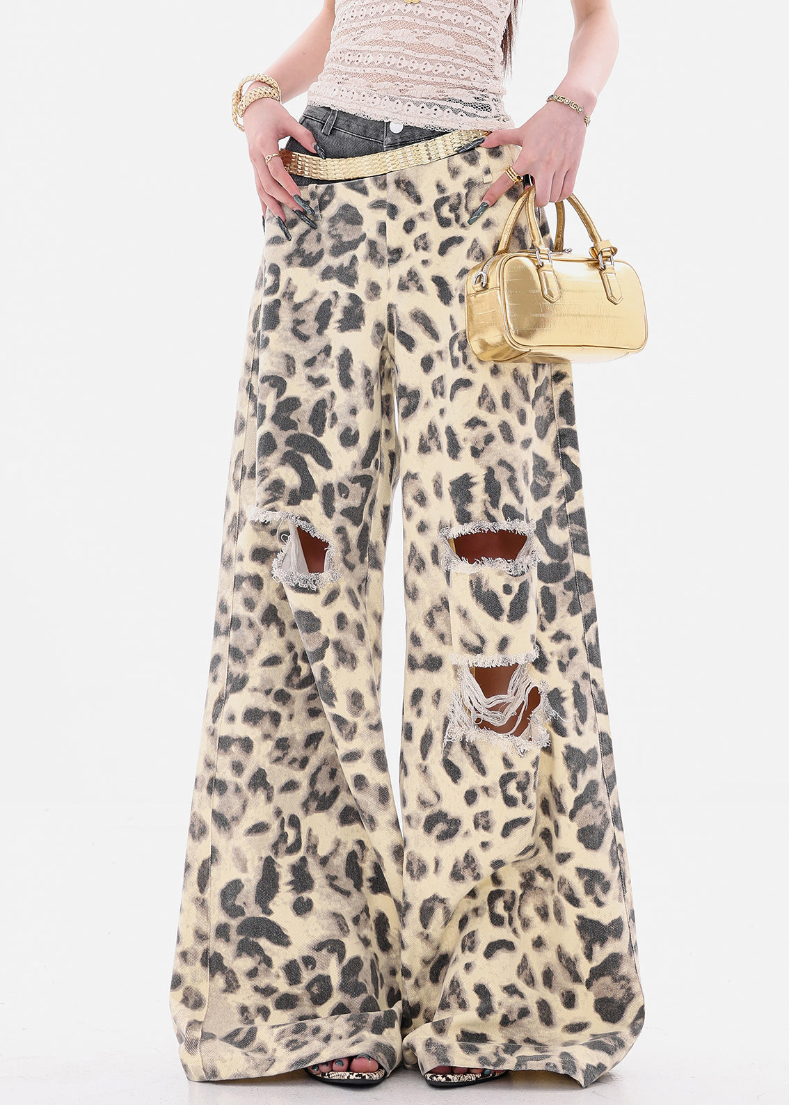 Well Tailored Pants with a Graceful Silhouette
