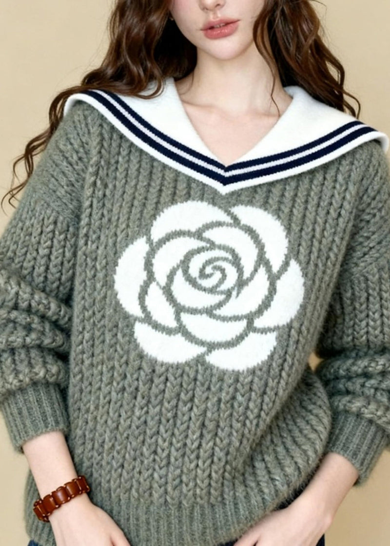 Well Tailored Sweater with a Graceful Silhouette