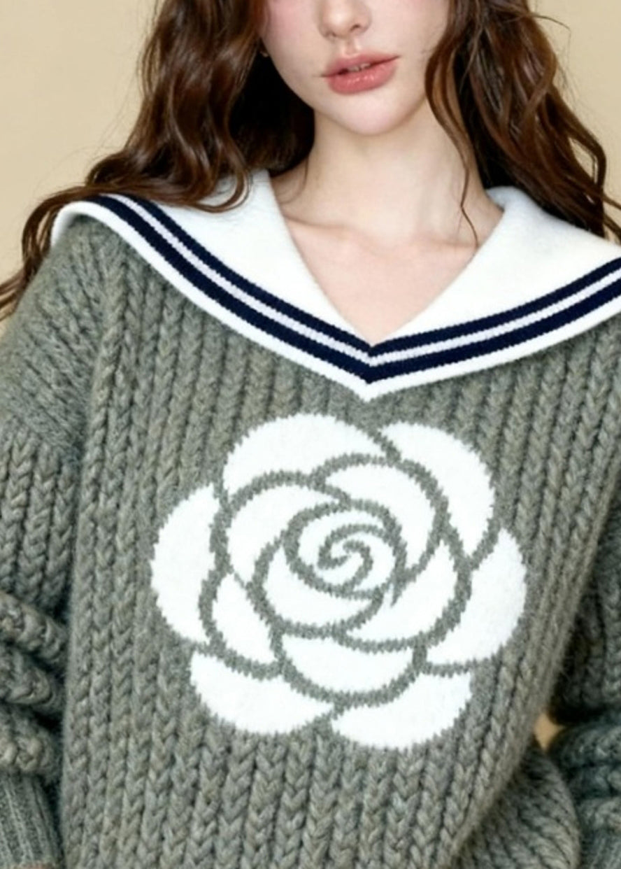 Well Tailored Sweater with a Graceful Silhouette