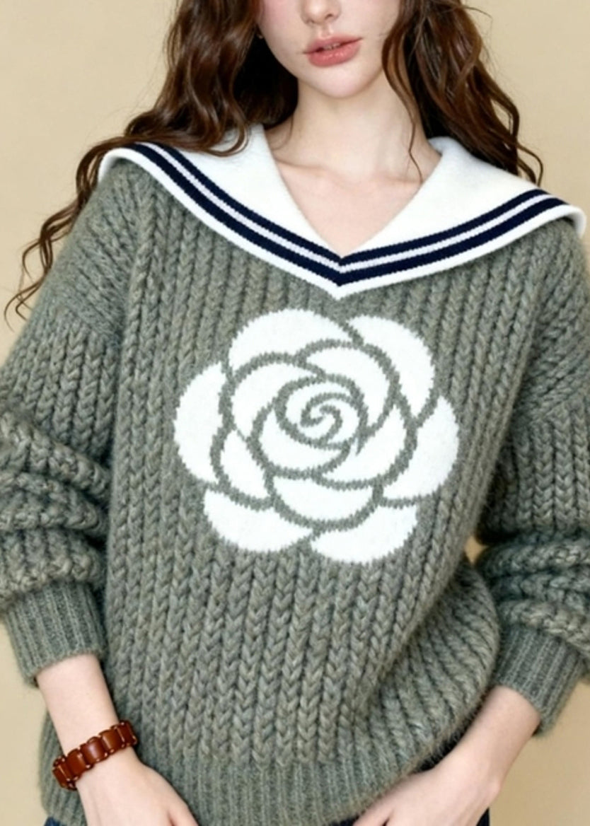 Well Tailored Sweater with a Graceful Silhouette