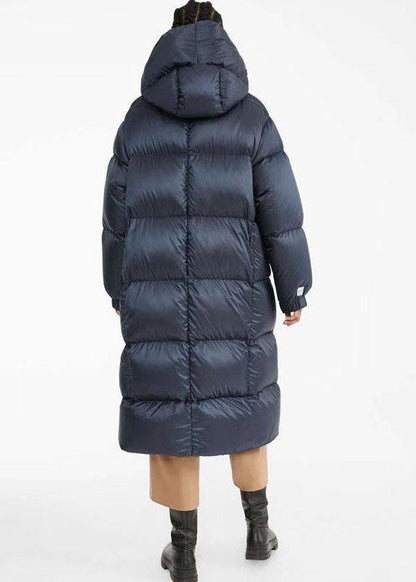 Well Tailored Coat with a Graceful Silhouette