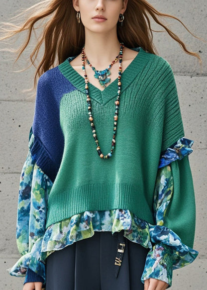 Classic Vintage Pullover with a Flattering Fit