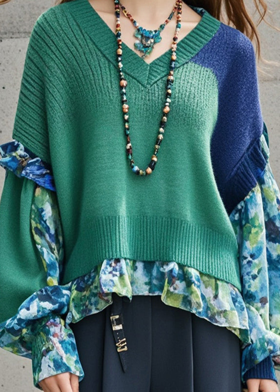 Classic Vintage Pullover with a Flattering Fit