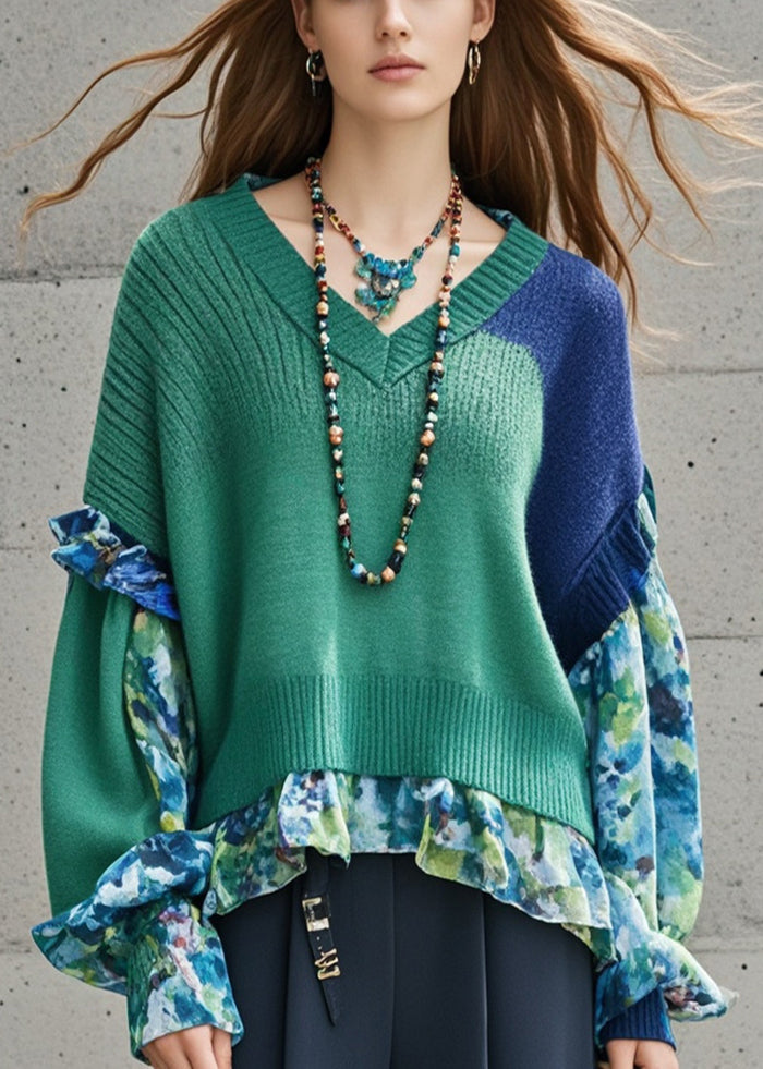 Classic Vintage Pullover with a Flattering Fit