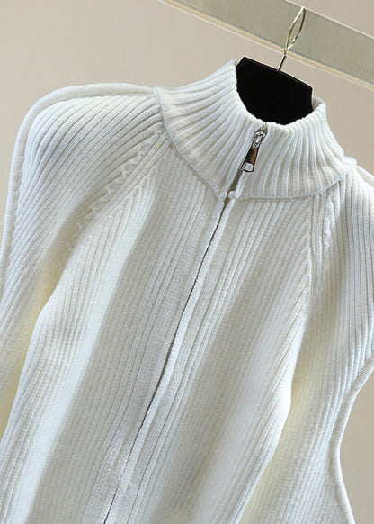 Well Tailored Sweater with a Graceful Silhouette