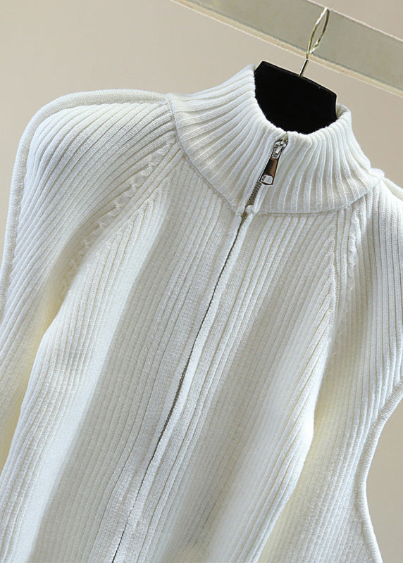 Well Tailored Sweater with a Graceful Silhouette