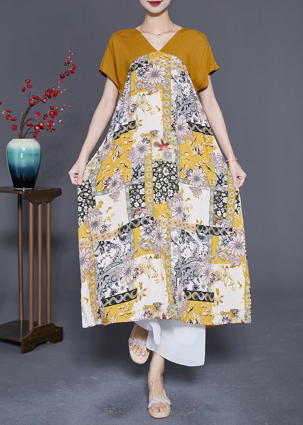 Beautifully Finished Dress in a Timeless Design