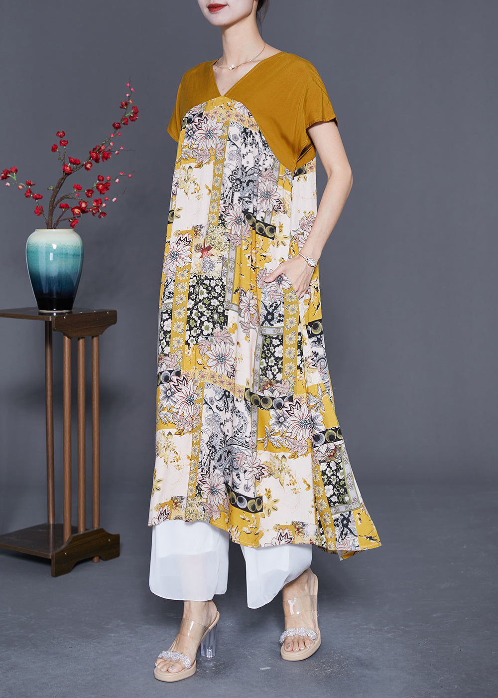 Beautifully Finished Dress in a Timeless Design