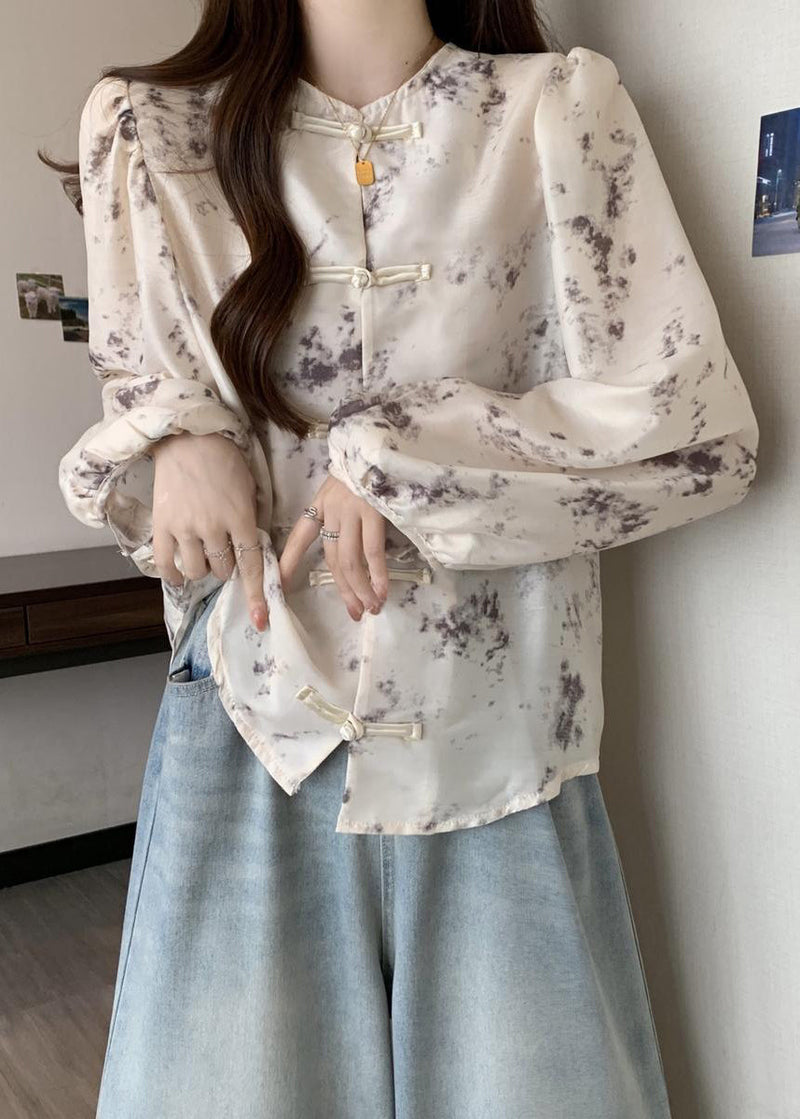 Well Tailored Blouse with a Graceful Silhouette