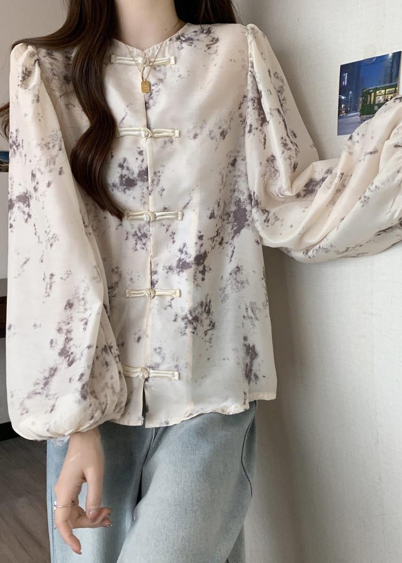 Well Tailored Blouse with a Graceful Silhouette