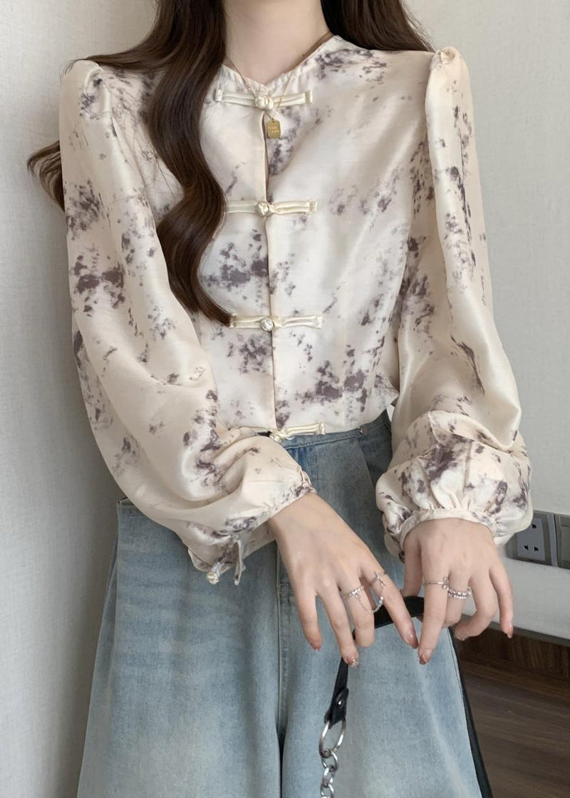 Well Tailored Blouse with a Graceful Silhouette