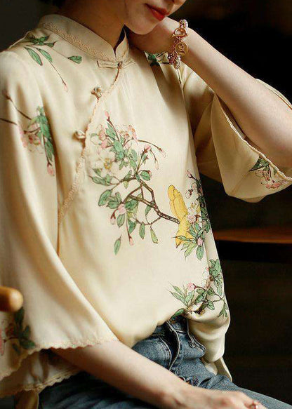 Well Tailored Top with a Graceful Silhouette