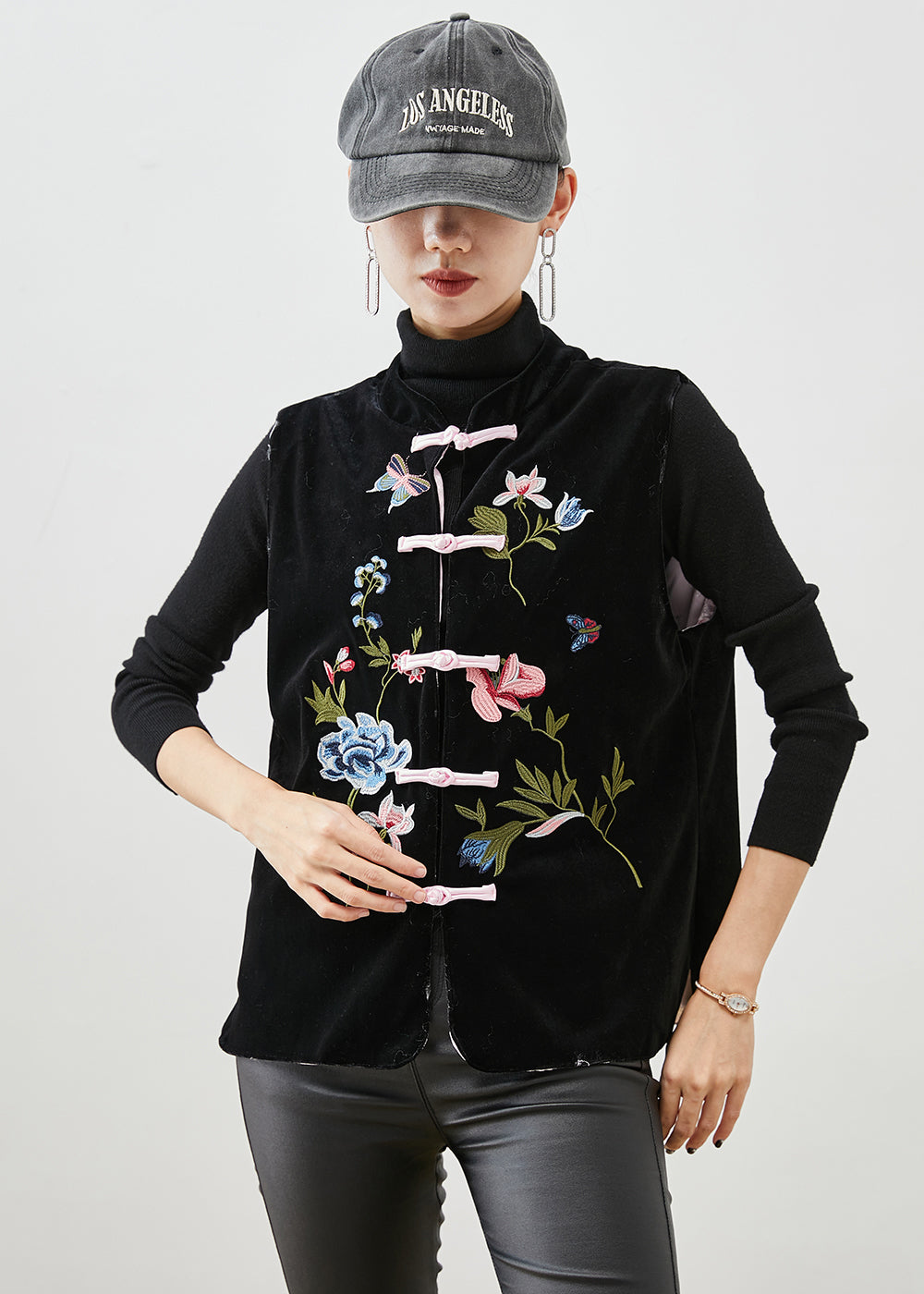Effortlessly Elegant Garment with a Timeless Design