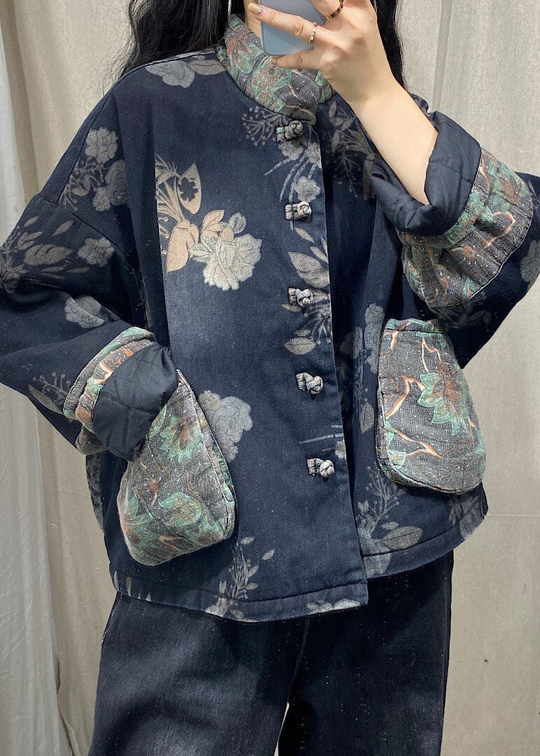 Well Tailored Coat with a Graceful Silhouette