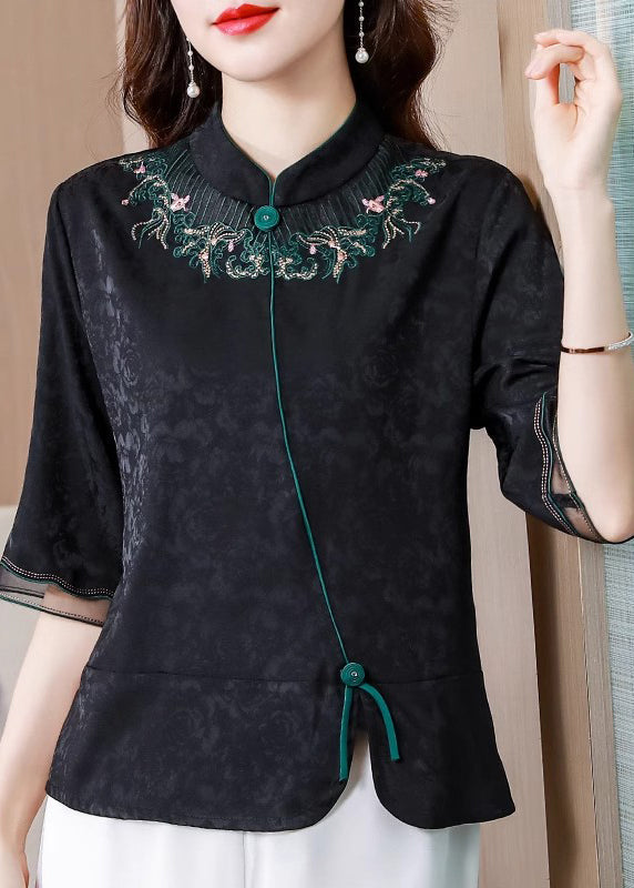 Effortlessly Elegant Blouse with a Timeless Design